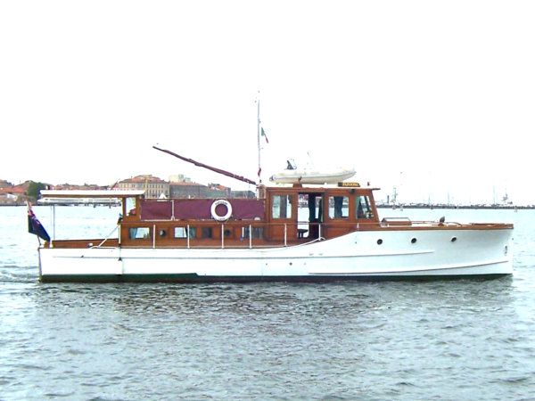 Classic Motor Yacht Papoose Wooden Gentleman S Cruiser A Real Traditional American Boat Beauty