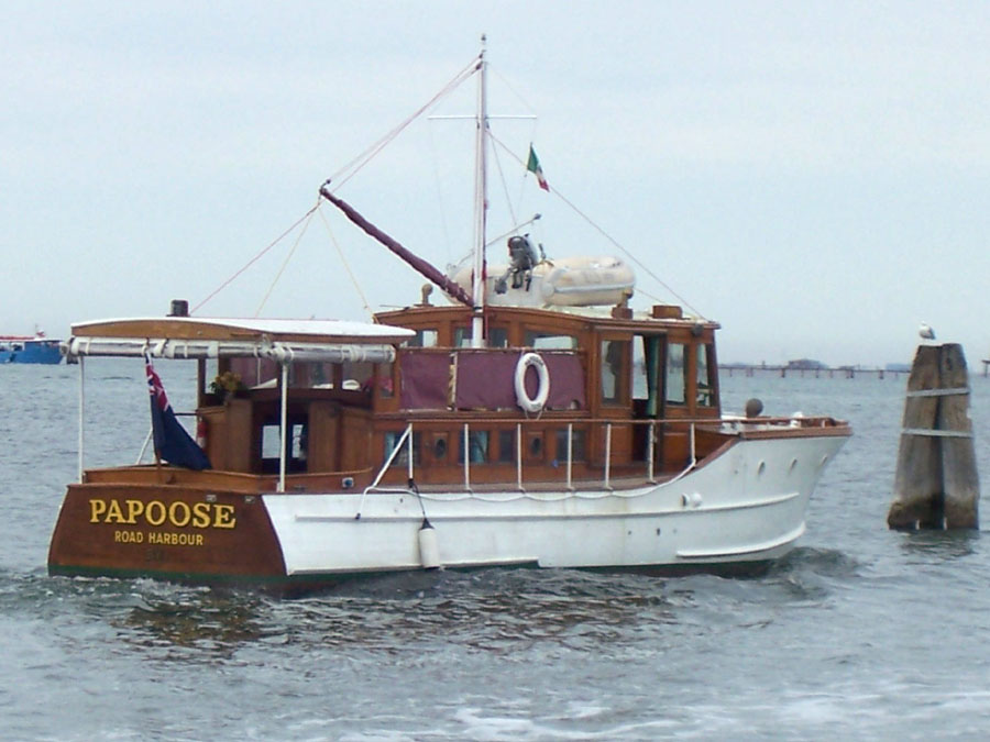 Classic Motor Yacht Papoose Wooden Gentleman S Cruiser A Real Traditional American Boat Beauty